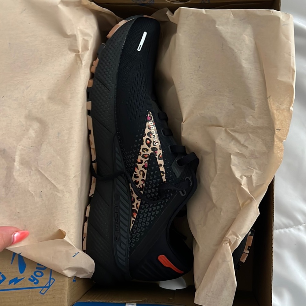 Brand new adrenaline gts 22 brooks